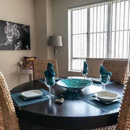 Spacious Charming Condo With Great Views Near The Grove ロサンゼルス エクステリア 写真