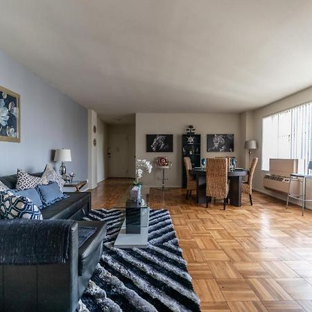 Spacious Charming Condo With Great Views Near The Grove ロサンゼルス エクステリア 写真