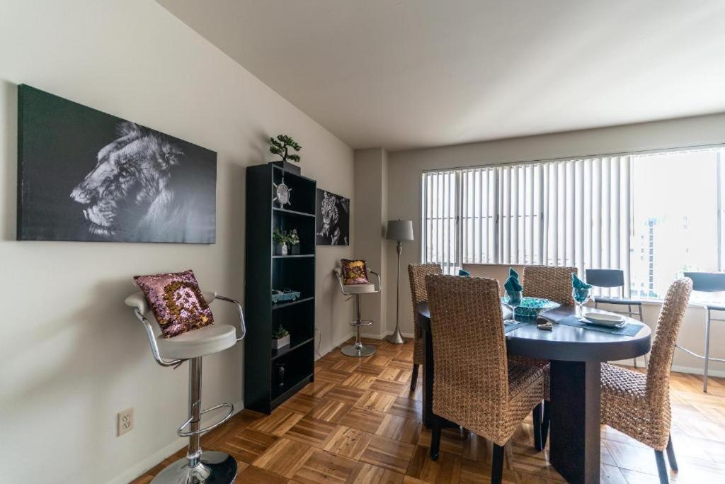 Spacious Charming Condo With Great Views Near The Grove ロサンゼルス エクステリア 写真