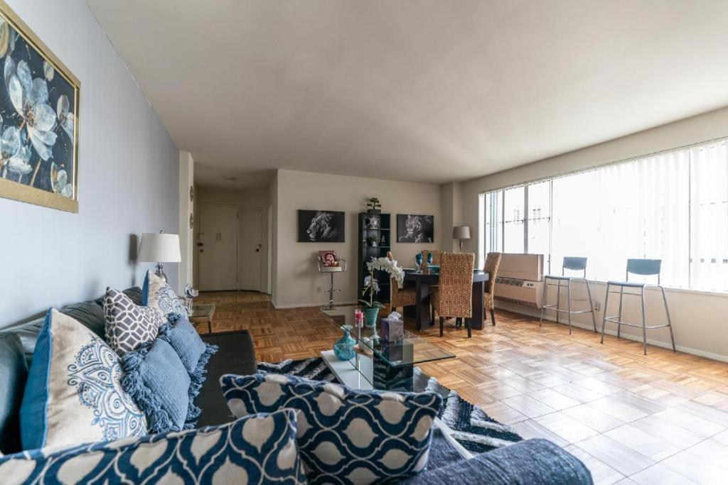 Spacious Charming Condo With Great Views Near The Grove ロサンゼルス エクステリア 写真