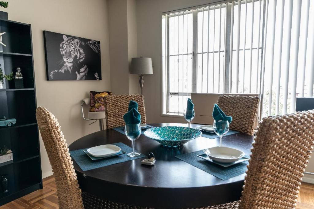 Spacious Charming Condo With Great Views Near The Grove ロサンゼルス エクステリア 写真