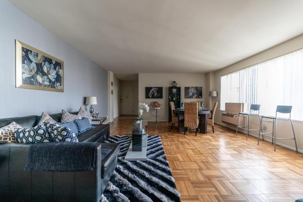 Spacious Charming Condo With Great Views Near The Grove ロサンゼルス エクステリア 写真