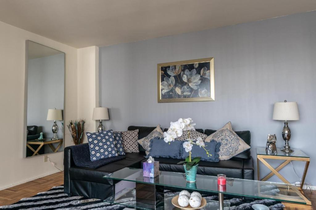 Spacious Charming Condo With Great Views Near The Grove ロサンゼルス エクステリア 写真