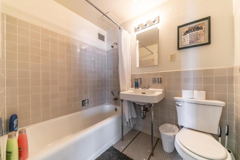 Spacious Charming Condo With Great Views Near The Grove ロサンゼルス エクステリア 写真