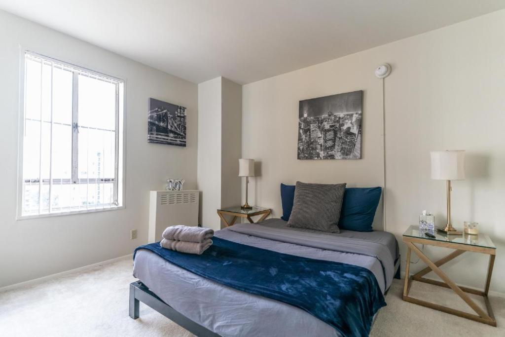 Spacious Charming Condo With Great Views Near The Grove ロサンゼルス エクステリア 写真