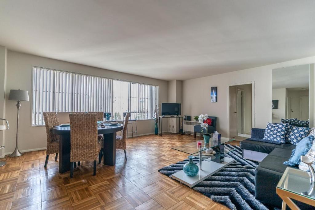 Spacious Charming Condo With Great Views Near The Grove ロサンゼルス エクステリア 写真
