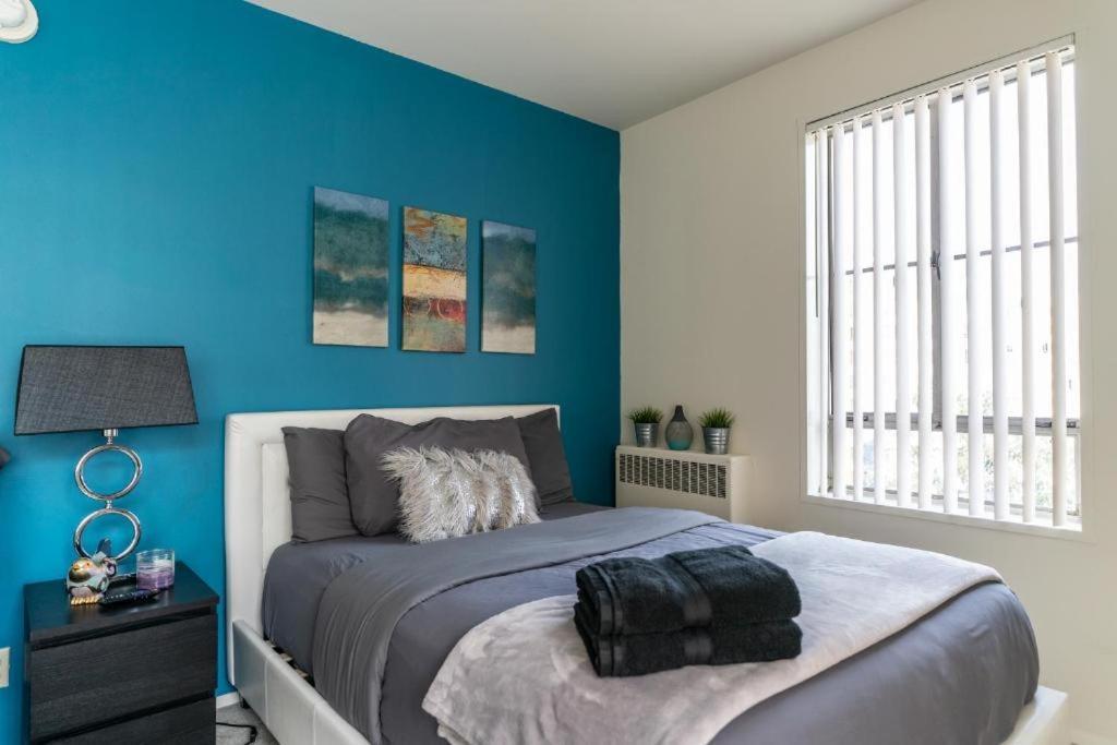 Spacious Charming Condo With Great Views Near The Grove ロサンゼルス エクステリア 写真