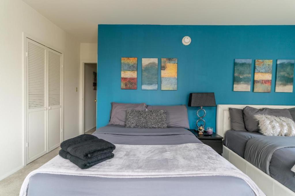 Spacious Charming Condo With Great Views Near The Grove ロサンゼルス エクステリア 写真