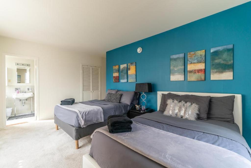 Spacious Charming Condo With Great Views Near The Grove ロサンゼルス エクステリア 写真