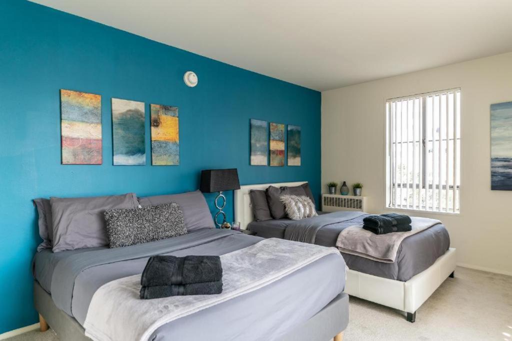 Spacious Charming Condo With Great Views Near The Grove ロサンゼルス エクステリア 写真